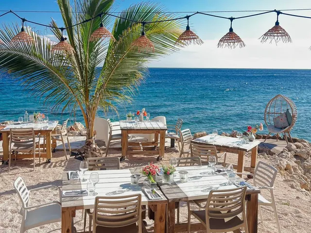 Oceanfront Restaurant BijBlauw
