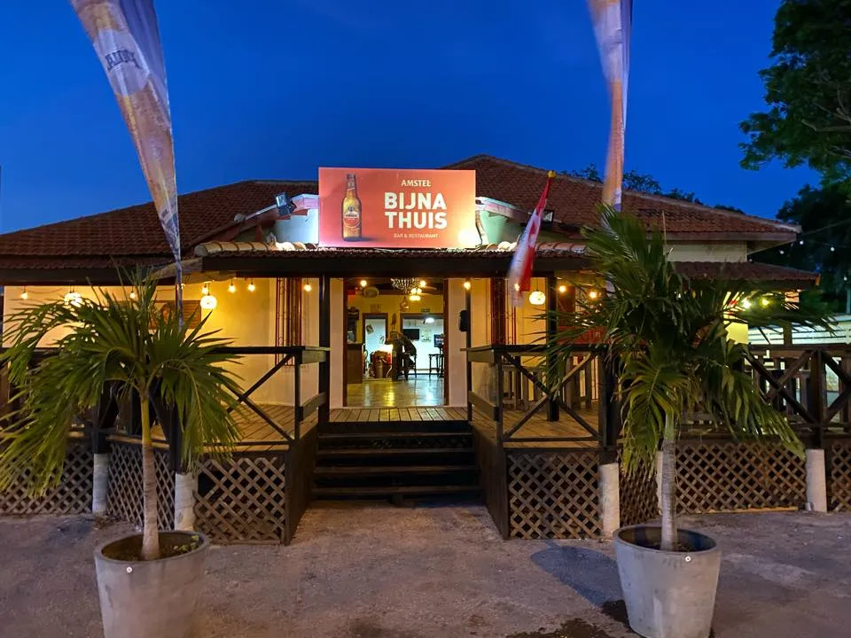 Bijna thuis, Curaçao