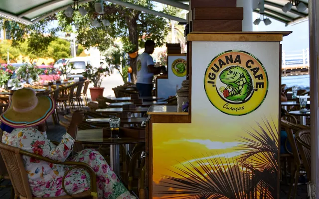 Iguana Café
