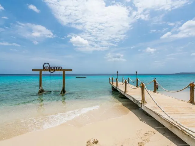 Kokomo Vaarsenbaai Beach