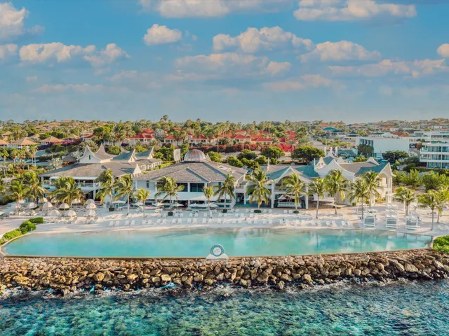 Papagayo Beach Club