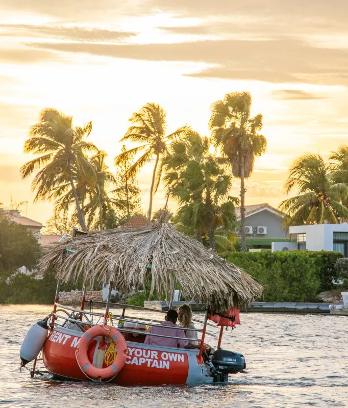 Tikiboats charter, Curaçao